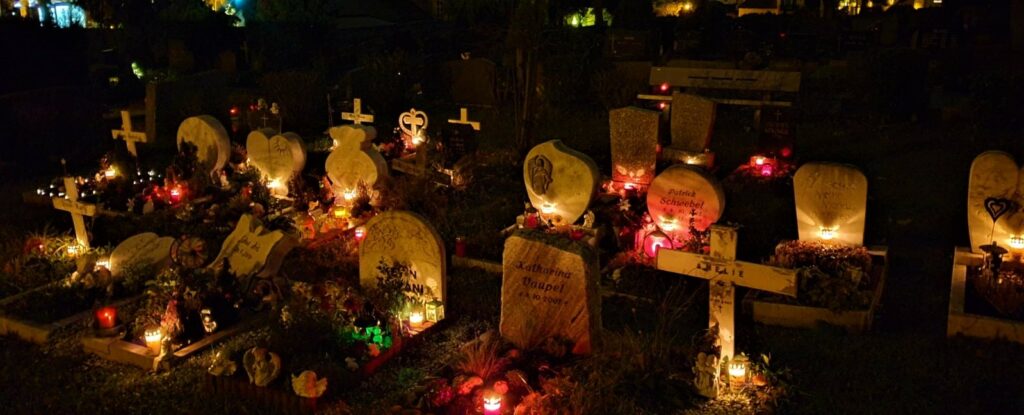 Worldwide Candle Lighting Grab Kindergrab Kerzenleuchten